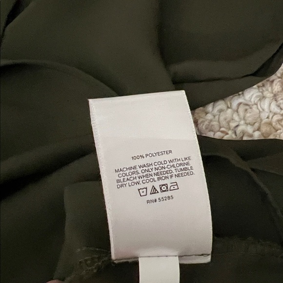 Express Dark Green Short Sleeve V-Neck Women's Blouse - Size Medium - Picture 5 of 7